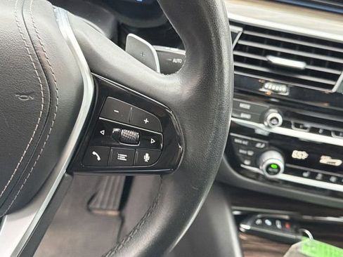 Used 2023 BMW 530e xDrive image 28