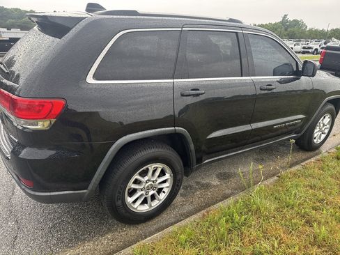 Used 2019 Jeep Grand Cherokee Laredo AWD/4WD image 10