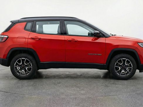 Used 2025 Jeep Compass Trailhawk image 11
