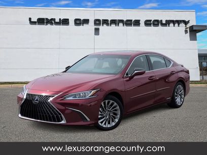 Certified 2022 Lexus ES 300h w/ Accessory Package 2