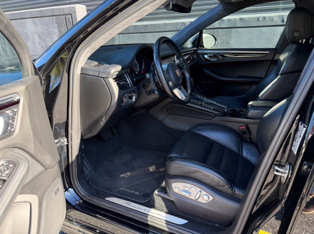 Certified 2021 Porsche Macan Turbo AWD/4WD image 15