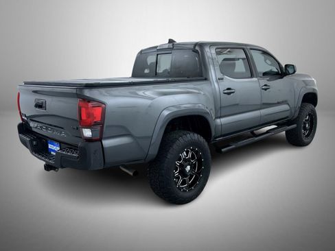 Used 2019 Toyota Tacoma SR5 w/ Four Season Floor Mat Package AWD/4WD image 5