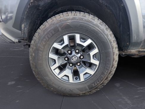 Used 2023 Toyota Tacoma TRD Off-Road w/ Technology Package AWD/4WD image 14