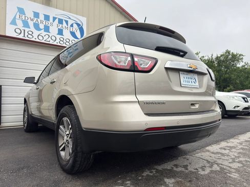 Used 2017 Chevrolet Traverse LT FWD image 21