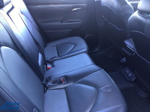 Used 2022 Toyota Highlander Limited image 23