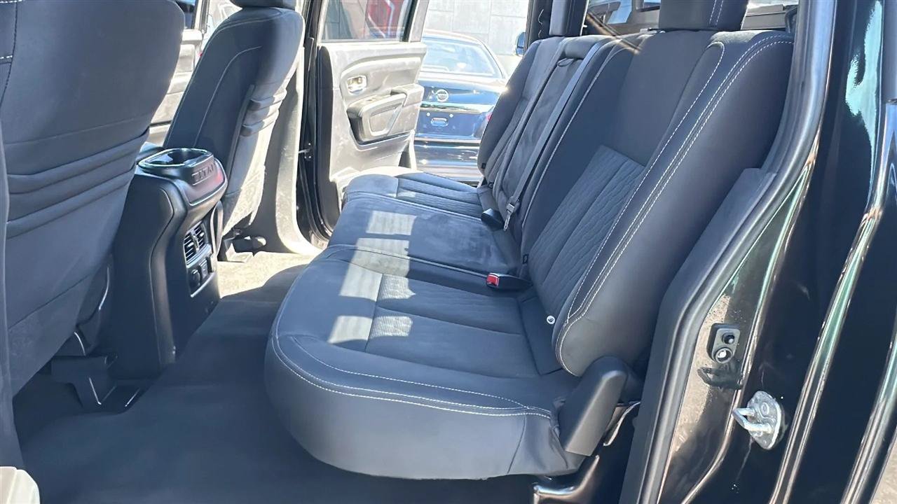 Used 2019 Nissan Titan SV w/ SV Convenience Package RWD image 24