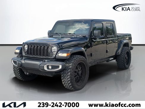 Used 2024 Jeep Gladiator Sport AWD/4WD image 3