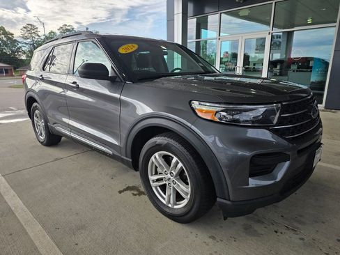 Used 2024 Ford Explorer XLT RWD image 6