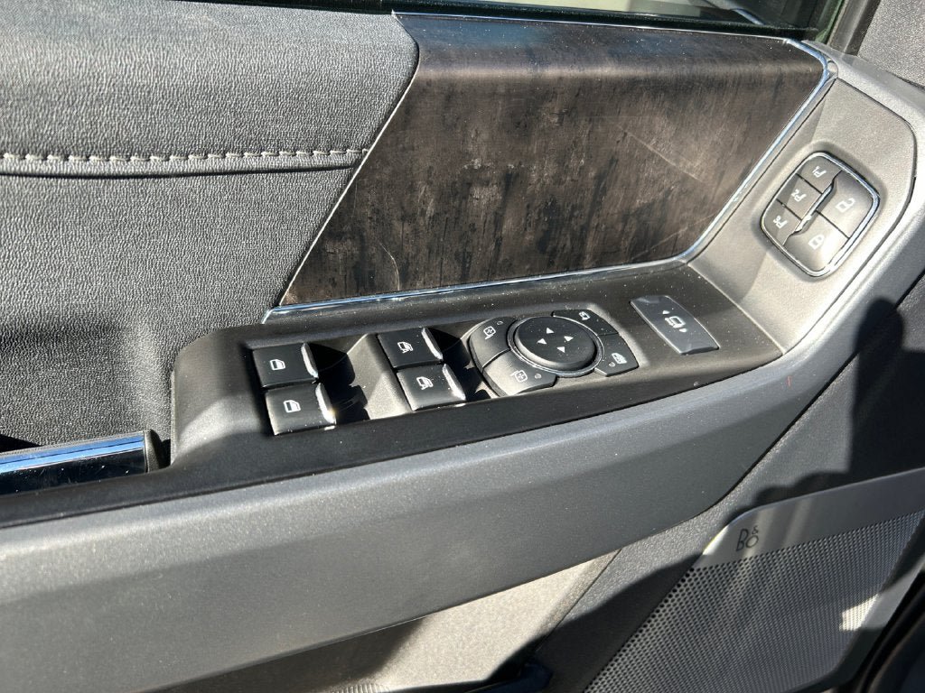 Used 2023 Ford F250 Lariat w/ Sport Appearance Package AWD/4WD image 23