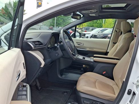 Used 2023 Toyota Sienna Limited AWD/4WD image 18