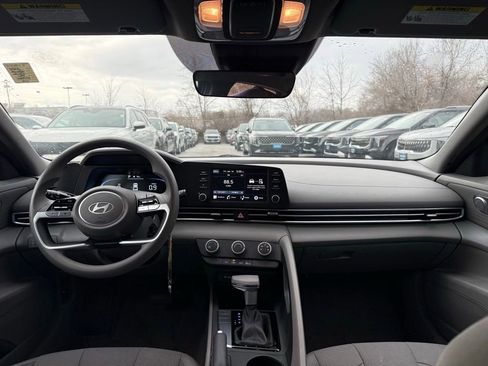 Used 2024 Hyundai Elantra SE image 19