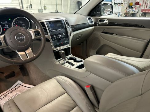 Used 2011 Jeep Grand Cherokee Laredo RWD image 4