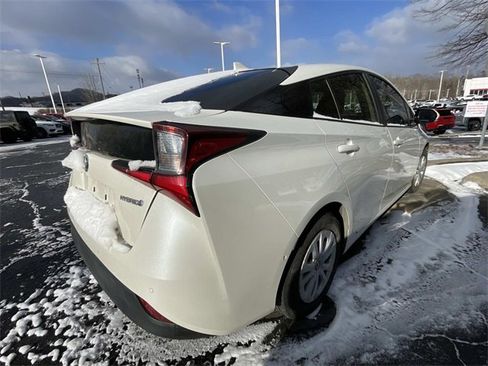 Used 2019 Toyota Prius LE image 4
