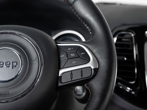 Used 2018 Jeep Compass Limited image 31