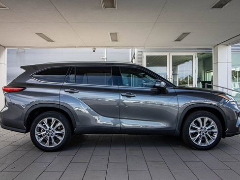 Used 2023 Toyota Highlander Limited image 19