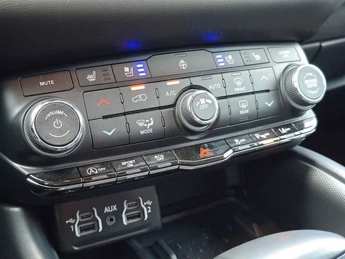 Used 2025 Dodge Durango GT AWD/4WD image 37