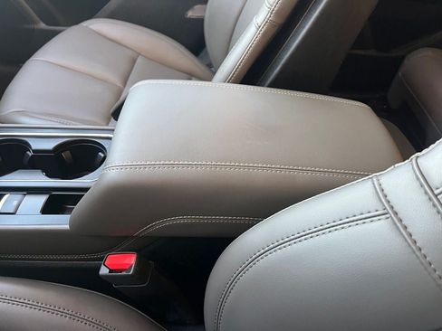Certified 2025 Lincoln Corsair AWD image 34