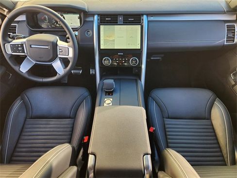 Used 2024 Land Rover Discovery Dynamic SE image 25