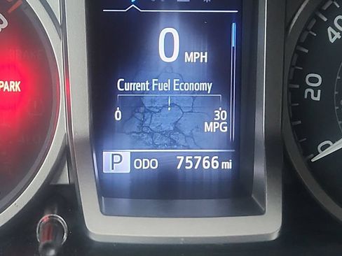 Used 2020 Toyota Tacoma SR5 AWD/4WD image 8