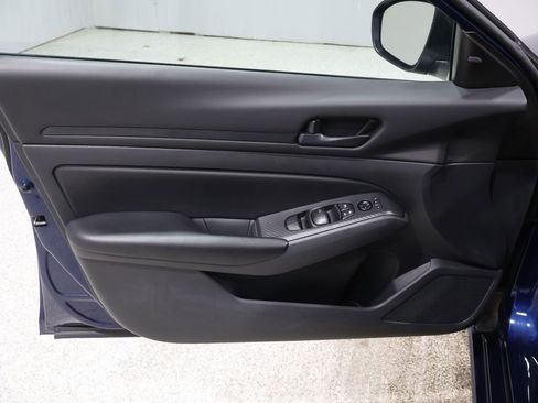 Used 2024 Nissan Altima 2.5 S image 12