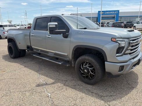 Used 2024 Chevrolet Silverado 3500 High Country w/ High Country Premium Package AWD/4WD image 2