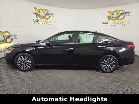 Used 2025 Nissan Altima 2.5 SV FWD image 4