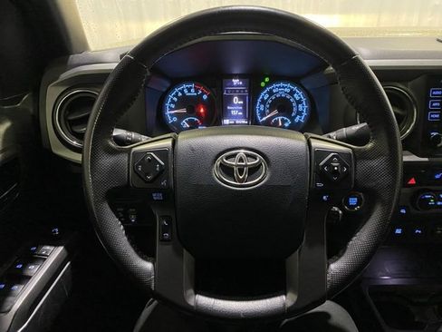 Certified 2017 Toyota Tacoma TRD Off-Road image 15