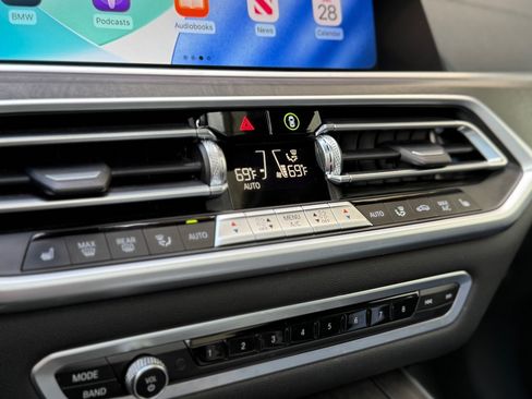 Used 2022 BMW X5 xDrive40i AWD/4WD image 28