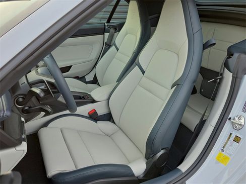 Used 2025 Porsche 911 Carrera image 5