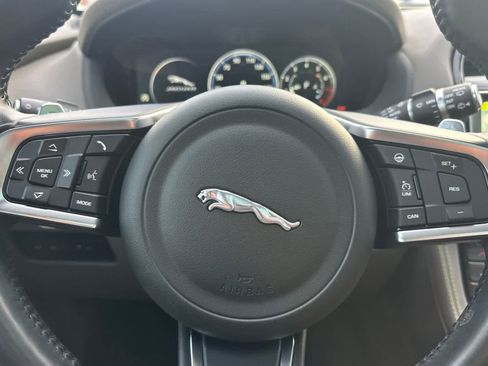Used 2018 Jaguar F-PACE R-Sport image 24