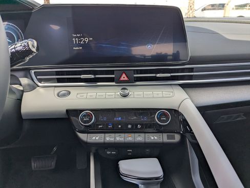 New 2025 Hyundai Elantra Limited FWD image 10