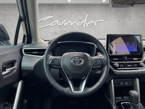 Used 2024 Toyota Corolla Cross XLE FWD image 21