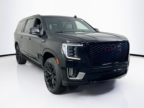 Used 2021 GMC Yukon XL Denali w/ Denali Premium Package RWD image 3
