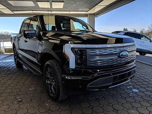 Used 2022 Ford F150 Lightning Lariat image 3