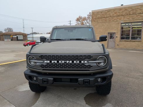 Used 2025 Ford Bronco Badlands AWD/4WD image 3