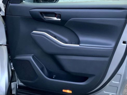 Used 2022 Toyota Highlander XLE image 22