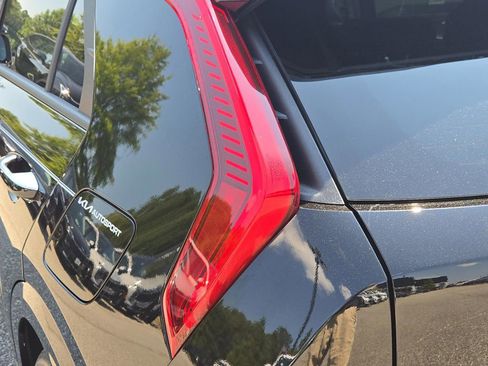 New 2025 Kia Niro SX image 12