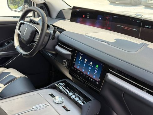 New 2027 Lincoln Navigator L Premier AWD/4WD image 11