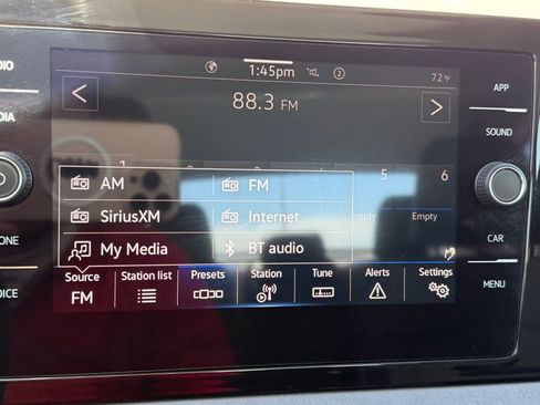 Used 2025 Volkswagen Jetta SE image 9