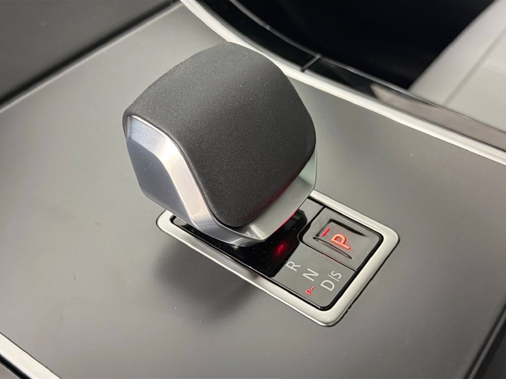 New 2026 Land Rover Range Rover Velar S AWD/4WD image 17