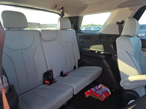 Used 2025 Hyundai Palisade SEL FWD image 16