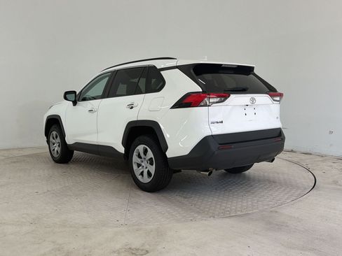 Used 2021 Toyota RAV4 LE FWD image 3