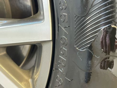 Used 2021 GMC Acadia SLE image 13