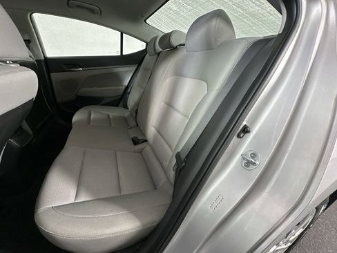 Used 2017 Hyundai Elantra SE image 23