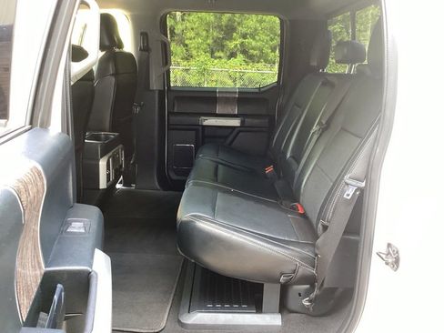 Used 2019 Ford F250 Lariat w/ Lariat Ultimate Package AWD/4WD image 39