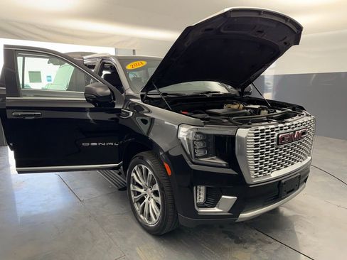 Used 2021 GMC Yukon XL Denali w/ Denali Premium Package AWD/4WD image 14