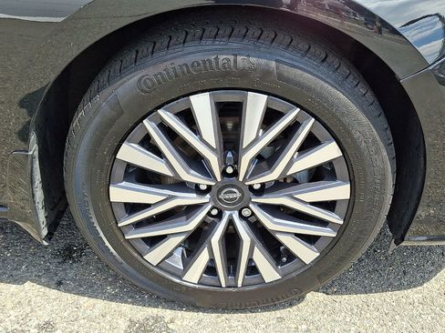 Used 2023 Nissan Altima 2.5 SV FWD image 9
