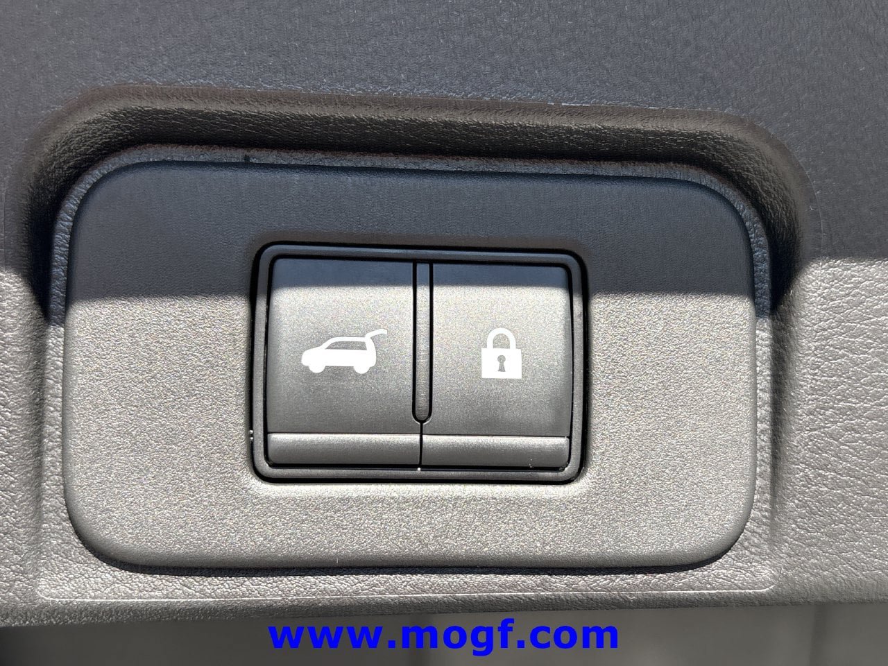 Used 2025 Nissan Rogue SV AWD/4WD image 21