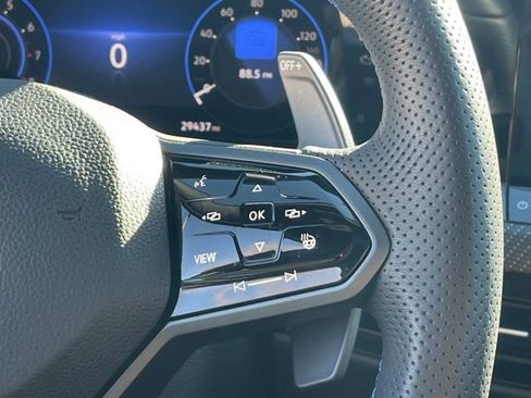 Used 2022 Volkswagen Golf R image 25