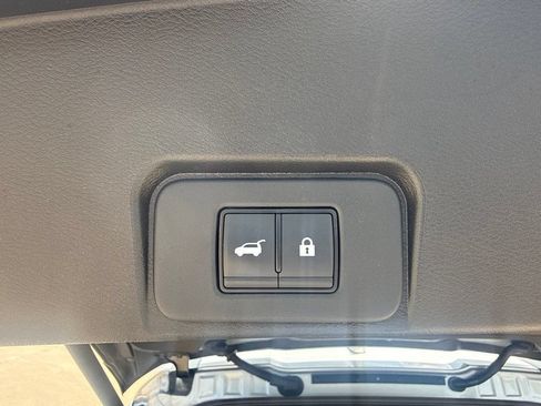 Certified 2025 Nissan Rogue SV AWD/4WD image 16